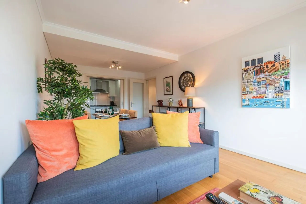Fancy Apartment W/Metro At Doorstep By Lovelystay 리스본