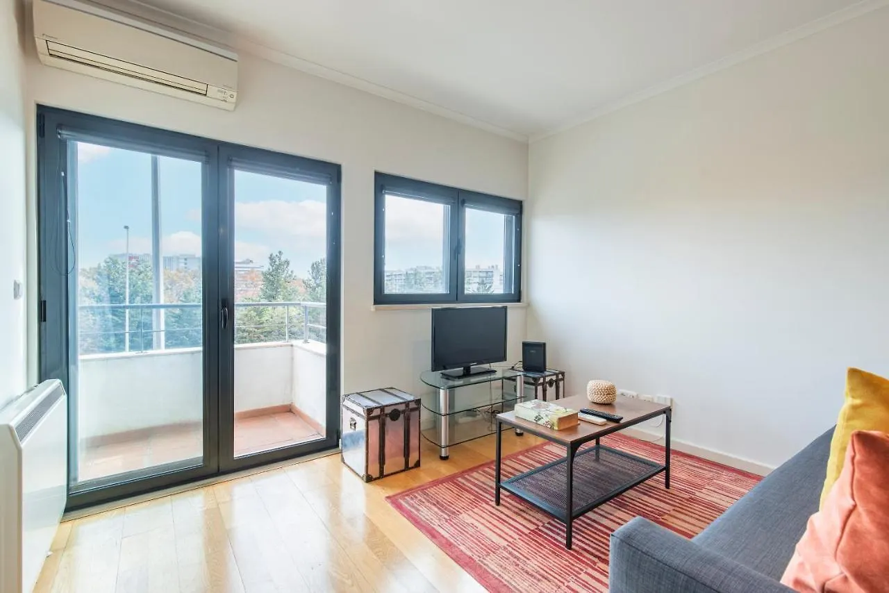 Fancy Apartment W/Metro At Doorstep By Lovelystay 리스본